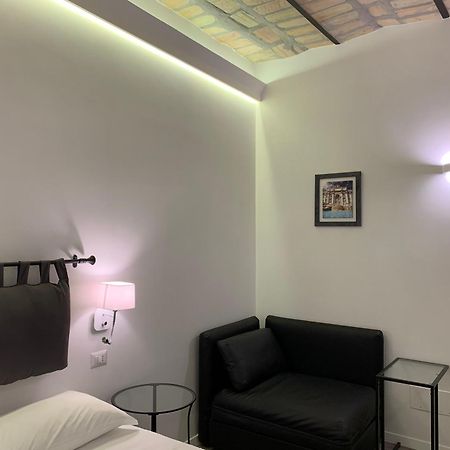 Luxury Rooms Near Colosseum Рим Номер фото