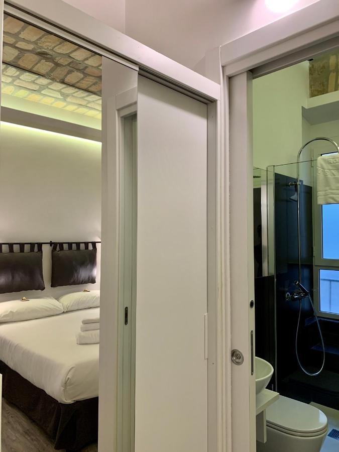 Luxury Rooms Near Colosseum Рим Экстерьер фото