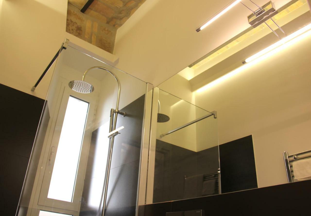Luxury Rooms Near Colosseum Рим Экстерьер фото
