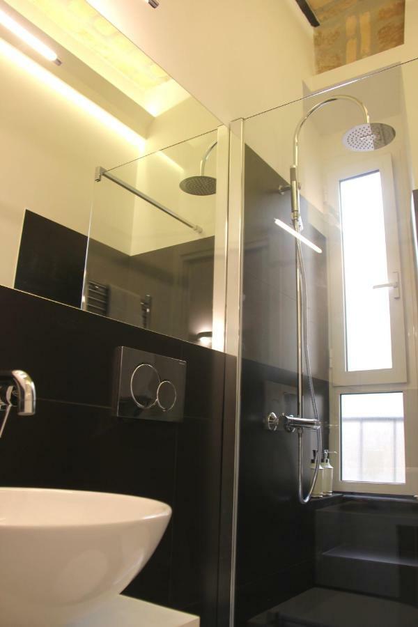 Luxury Rooms Near Colosseum Рим Экстерьер фото